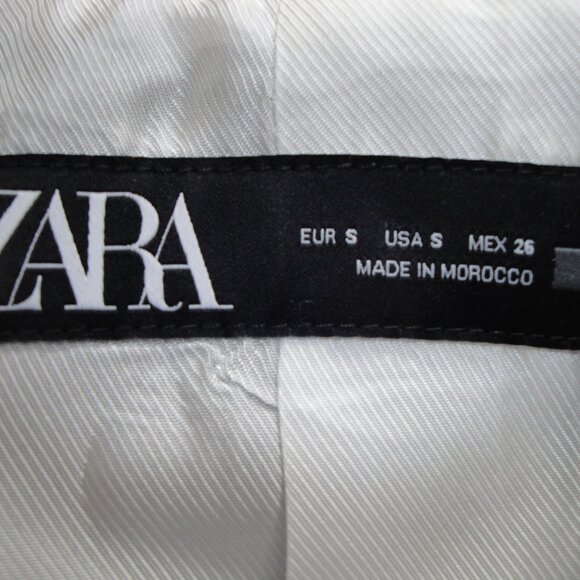 Woman's suit - Picture 8 of 9